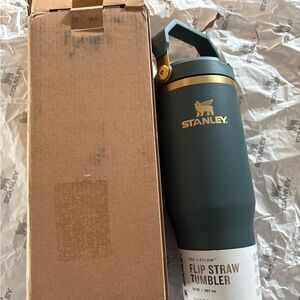 NEW Stanley cheers & cheer ice flow wreath Green Flip Straw Tumbler cup  30oz